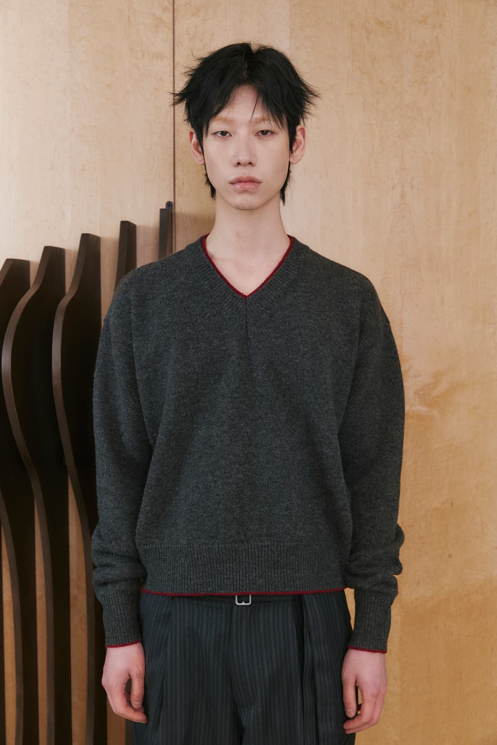 웨이비니스 브이넥 차콜레드 2 상품이미지1