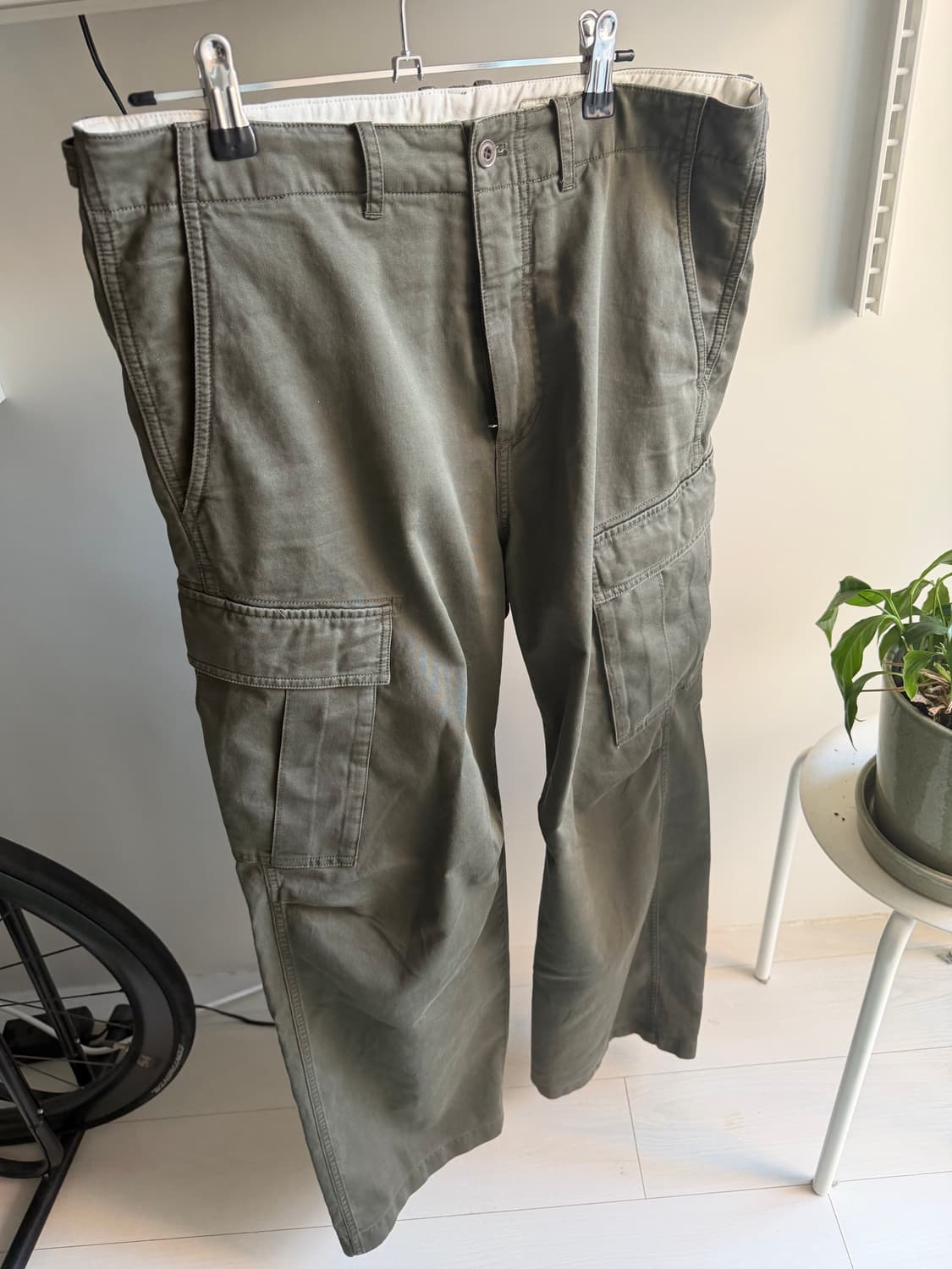 포터리 카고 팬츠 카키 2사이즈 판매합니다 상품이미지1