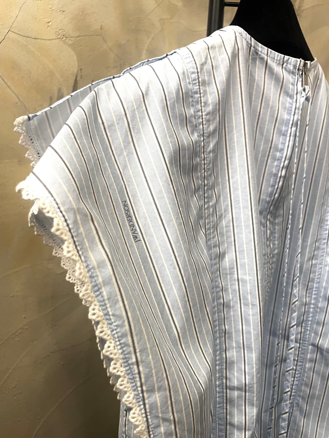 JW 앤더슨 숄더 프릴 블라우스 55 상품이미지7