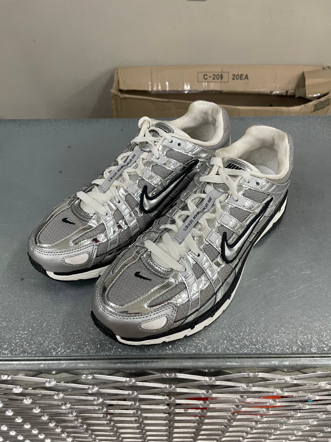 나이키 P-6000 메탈릭 실버 280 상품이미지2