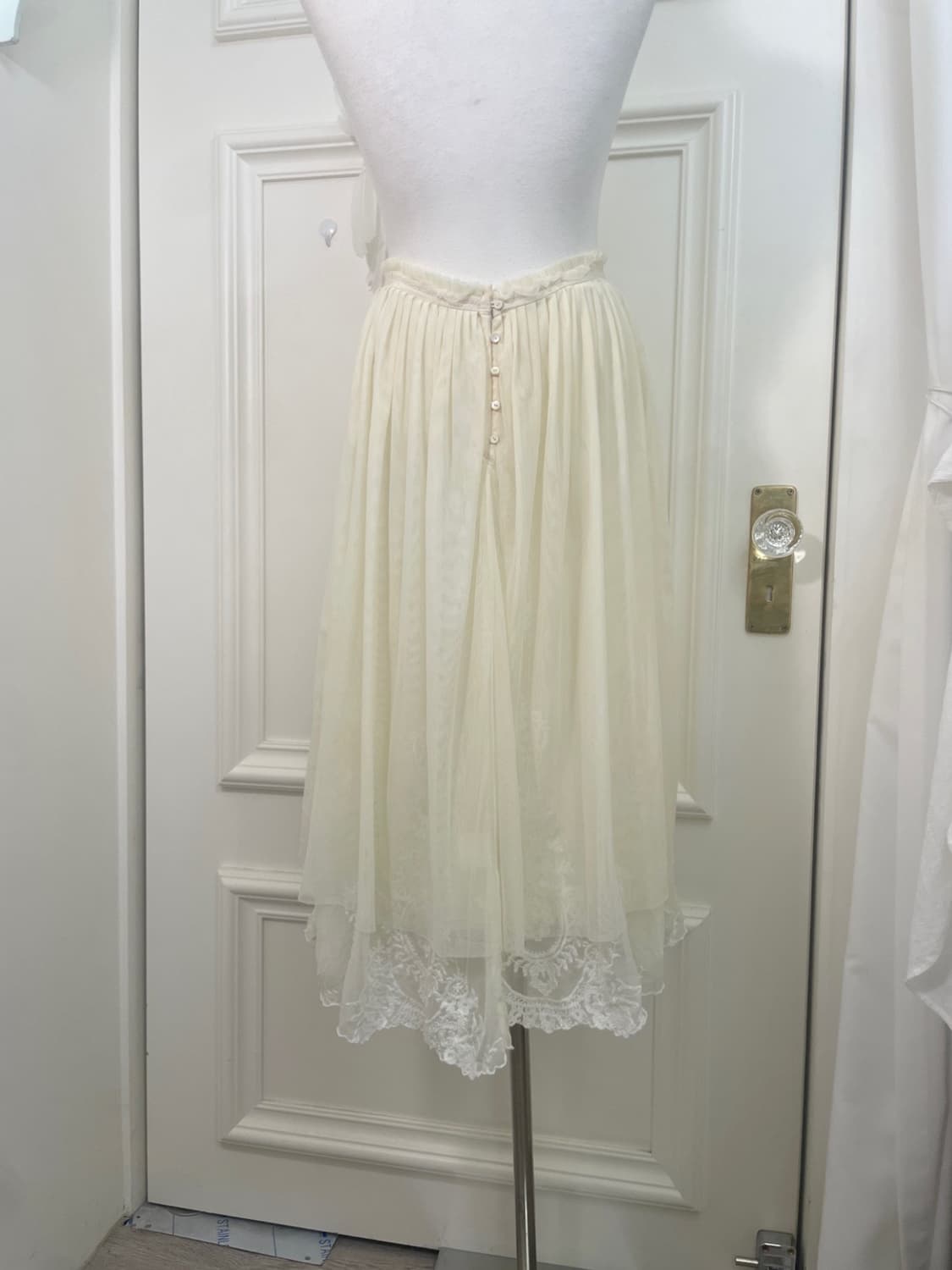 ivory lace trim tule skirt(size-36) 상품이미지4