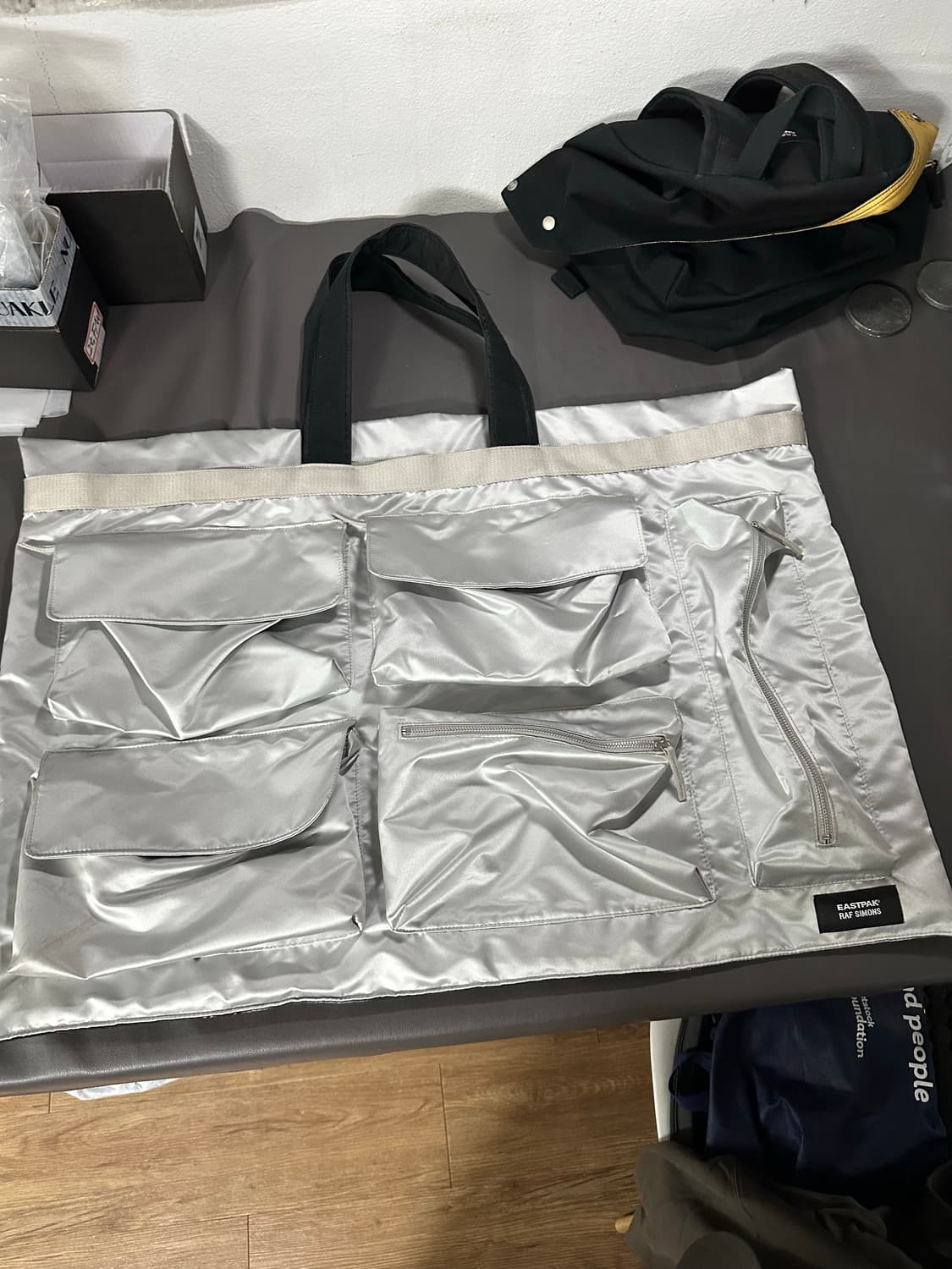 라프시몬스 이스트백 포스터 빅사이즈 토트백 상품이미지1