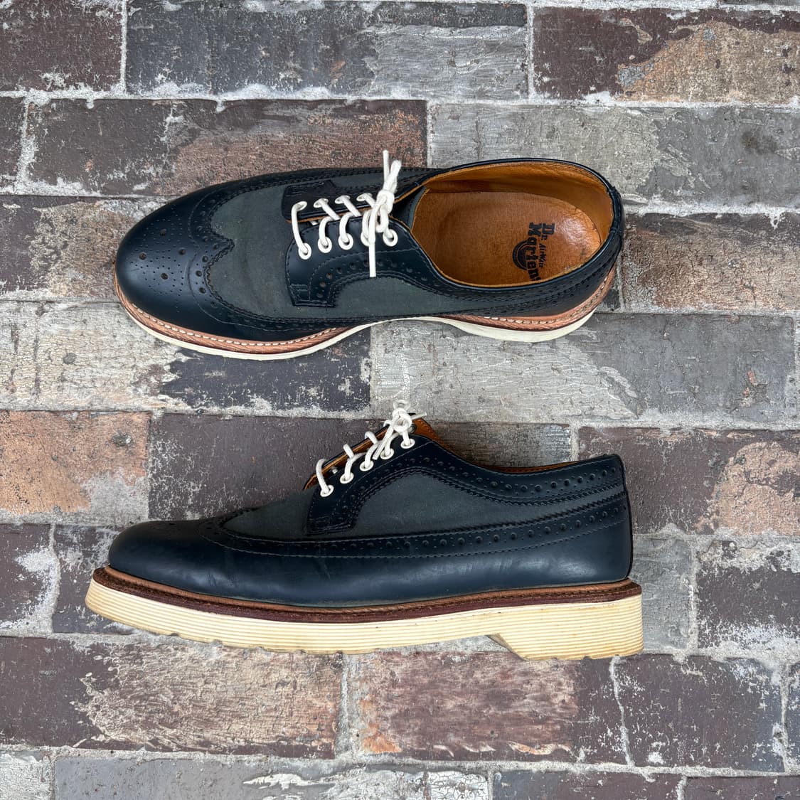 Dr. Martens 닥터마틴 윙팁 로퍼 (250) 상품이미지2