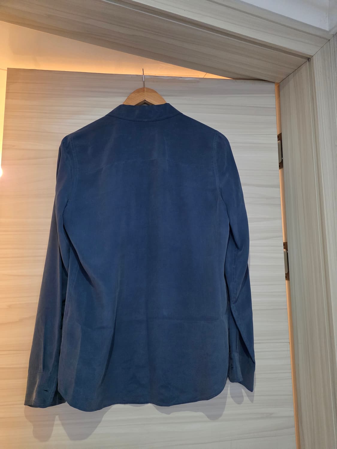 정품 이큅먼트 실크 블라우스 네이비 m사이즈 상품이미지3