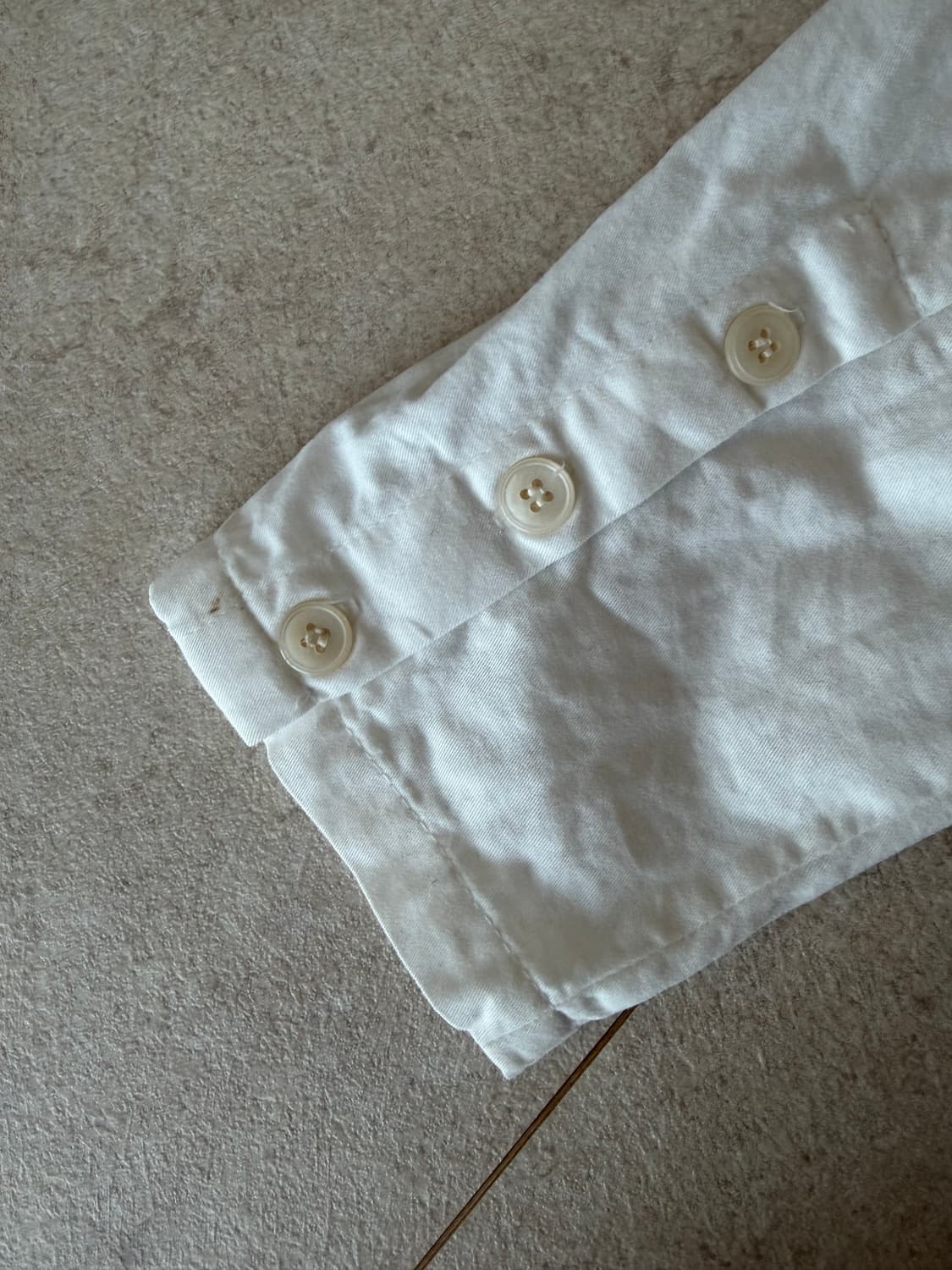 시눈 오프숄더 버튼 블라우스 아이보리 상품이미지6