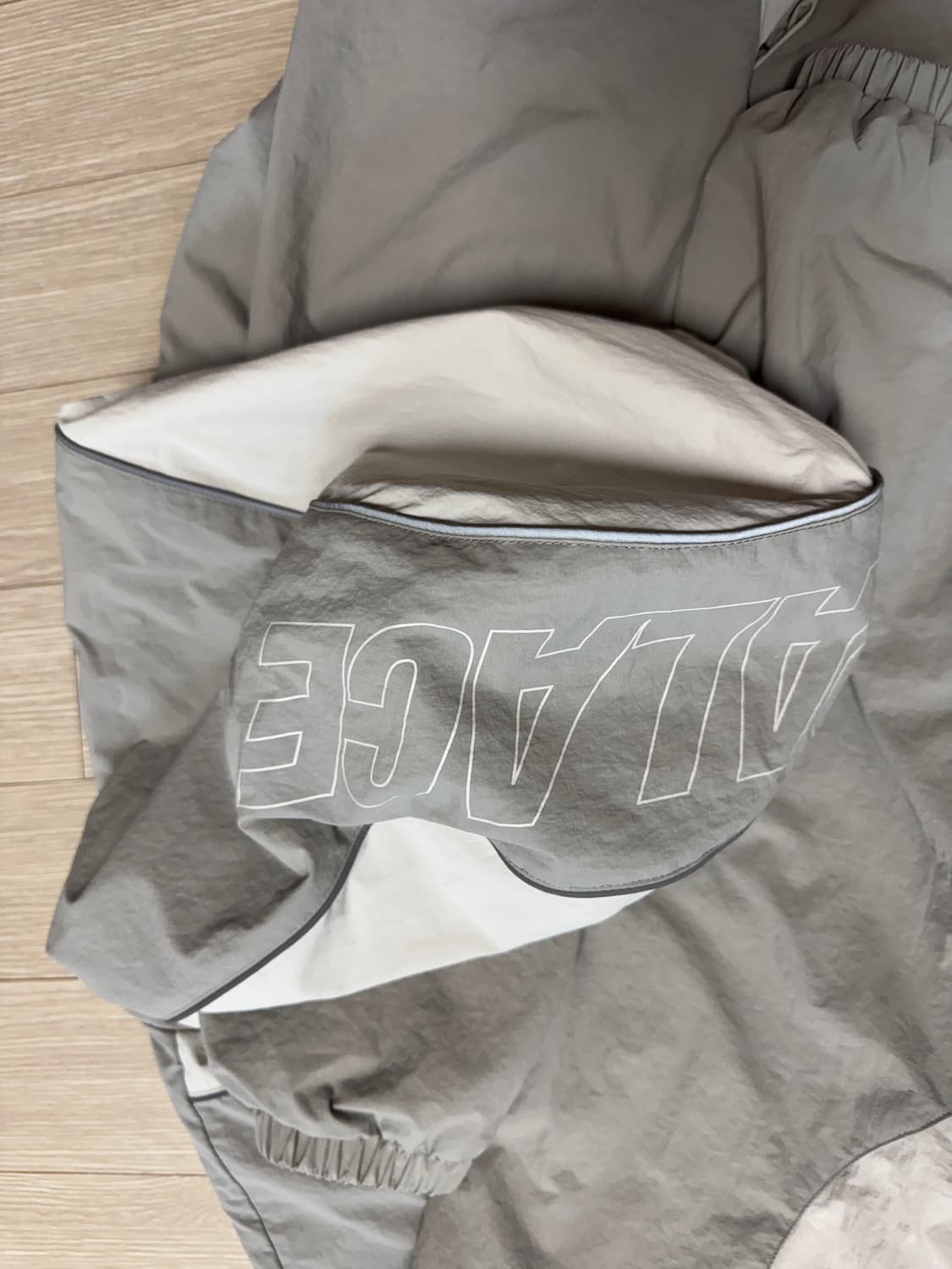 Palace 바람막이 판매합니다(size XL) 상품이미지3