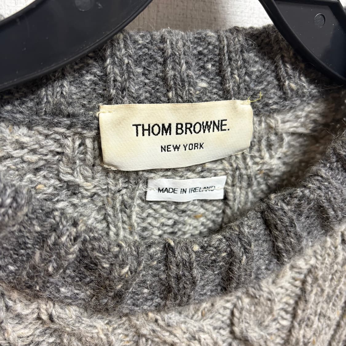 톰브라운 모헤어 사선완장 니트 상품이미지3