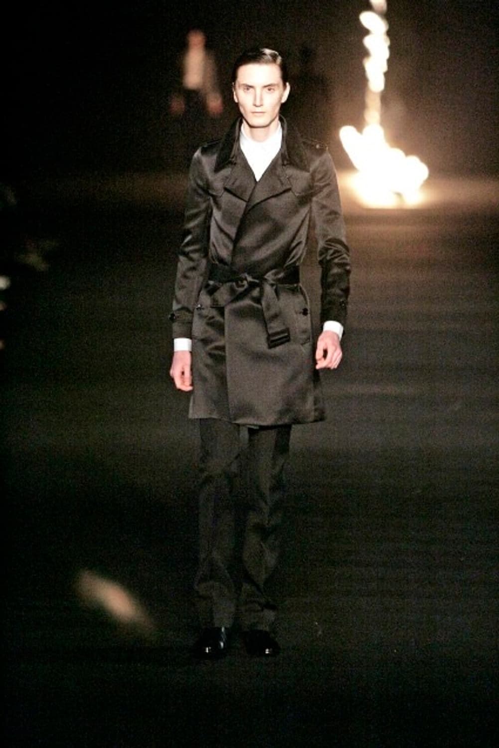 디올옴므 AW06 런웨이 트렌치 코트 상품이미지2