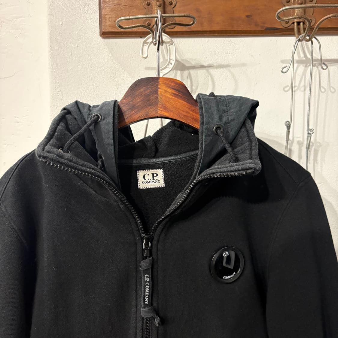 씨피컴퍼니 렌즈 더블 후드 집업 상품이미지2