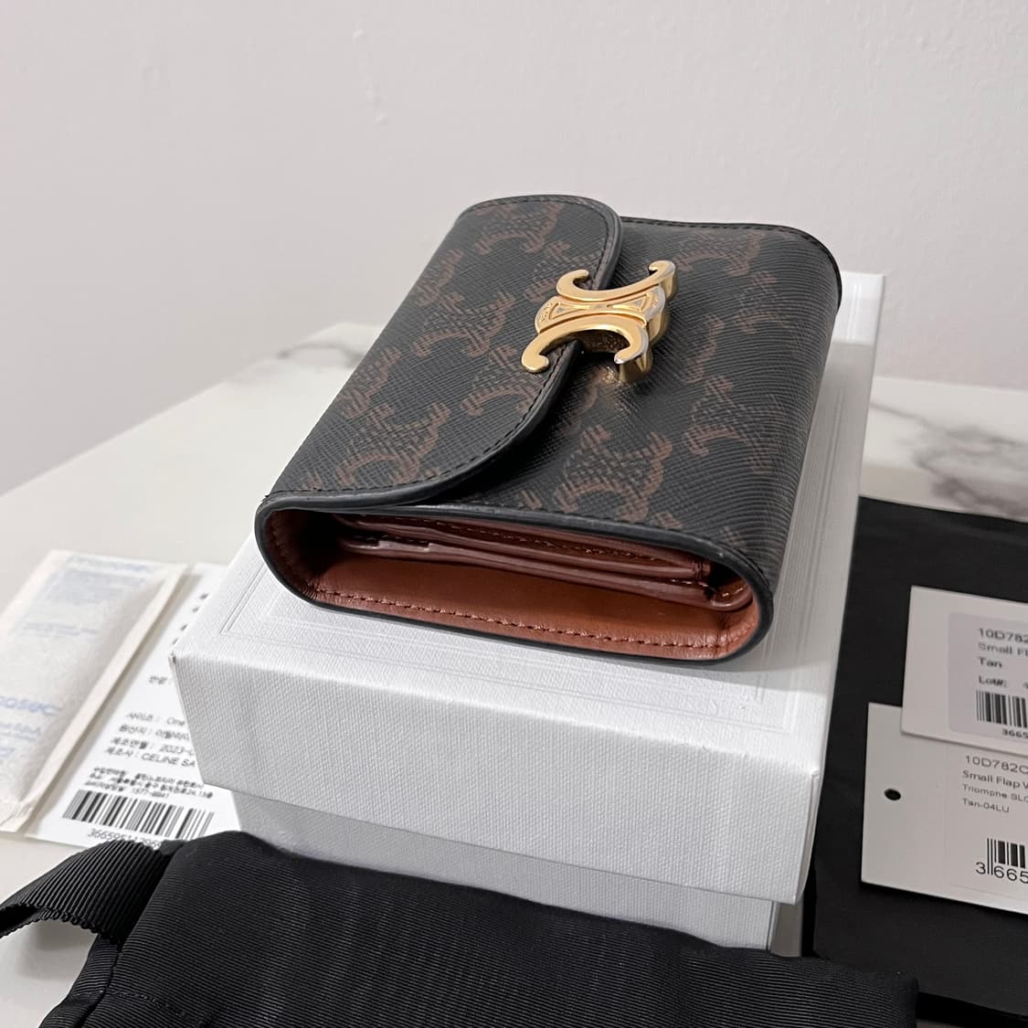 [S급/정품] 셀린느 트리옹프 플랩 여성 반지갑 상품이미지5