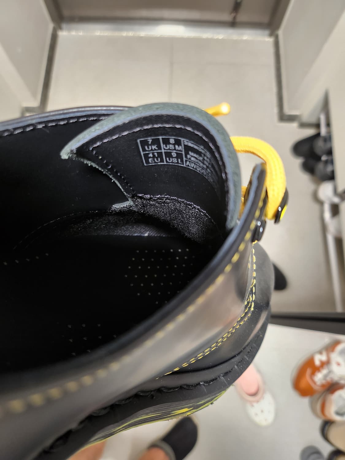 닥터마틴 1461 블랙 스무스블랙 옐로우 260mm 상품이미지2