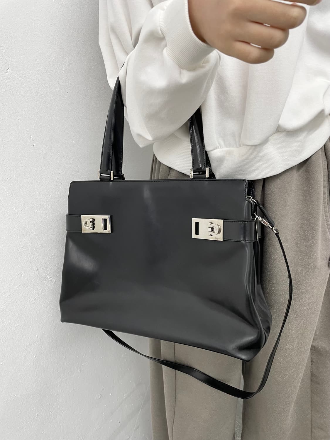 90s 페라가모 간치니 투 락 토트백 상품이미지2