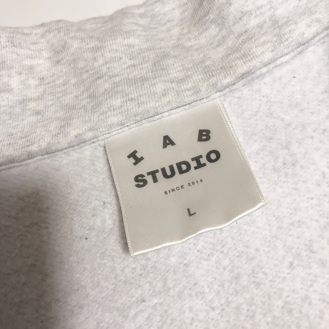 아이앱스튜지오 반집업 맨투맨 L 상품이미지2