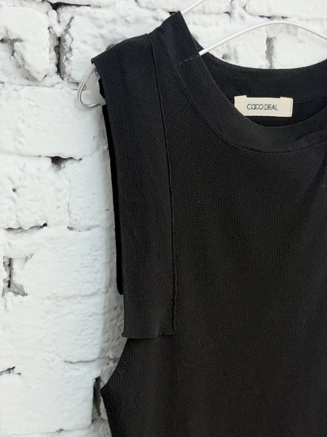Cut-Out Side Slit Sleeveless Top 상품이미지7