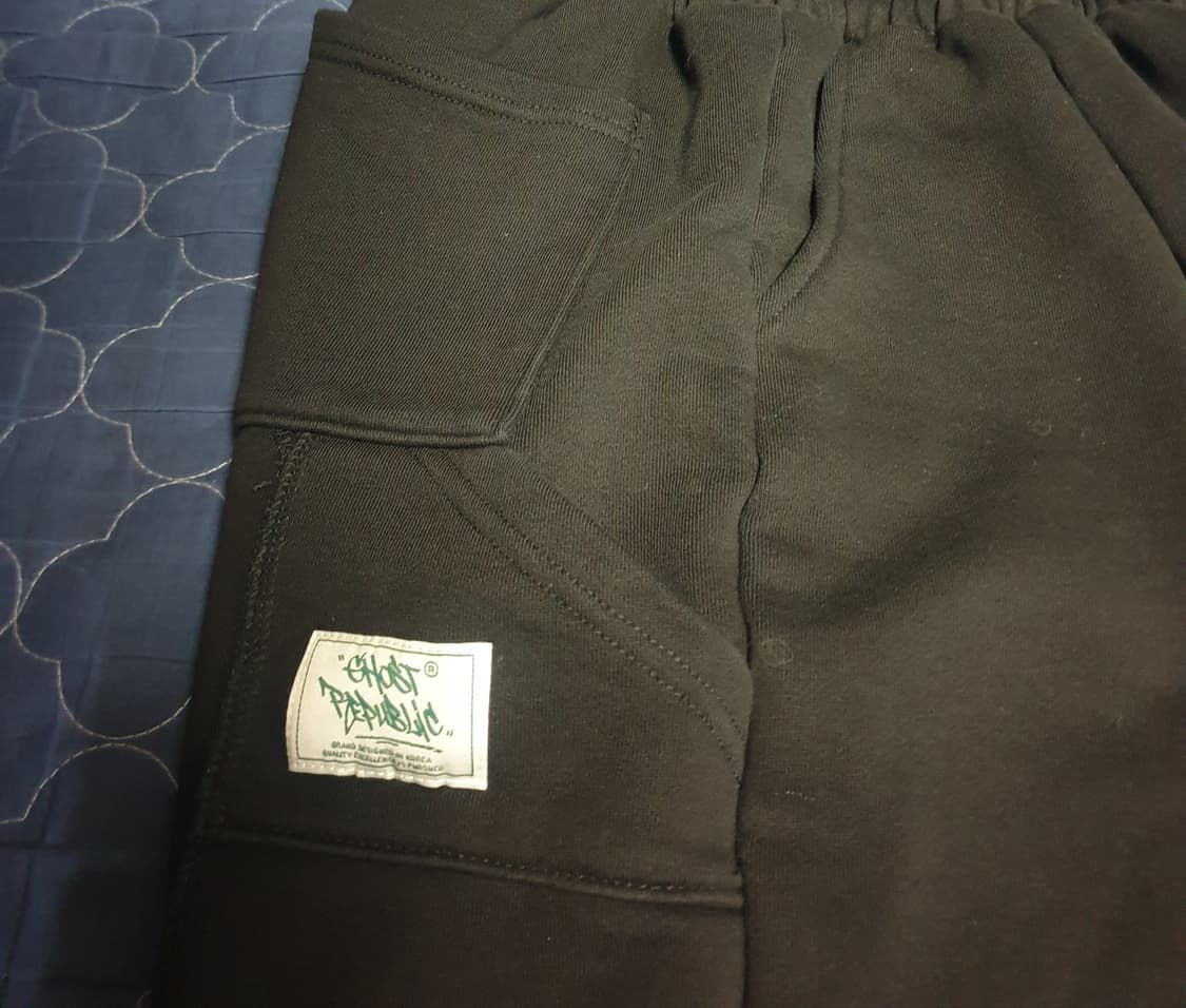 고스트리퍼블릭 핀턱 카펜터 버뮤다 스웨트 하프팬츠 블랙 (M) 상품이미지4