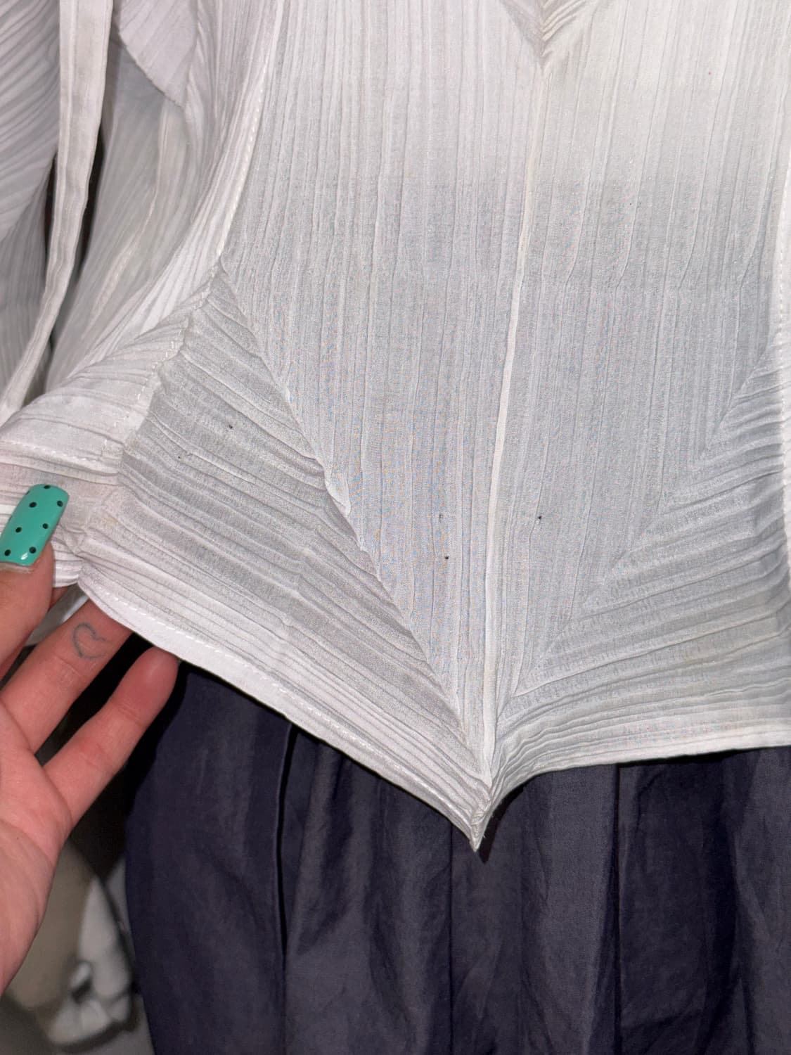 White geometric pleats two way 후드집업 상품이미지7