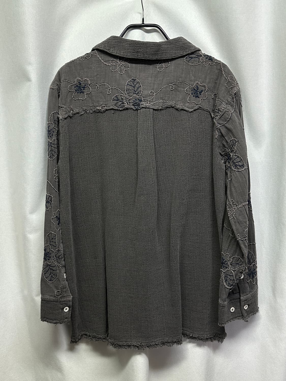 나아나나 다잉 플라워 셔츠 상품이미지4