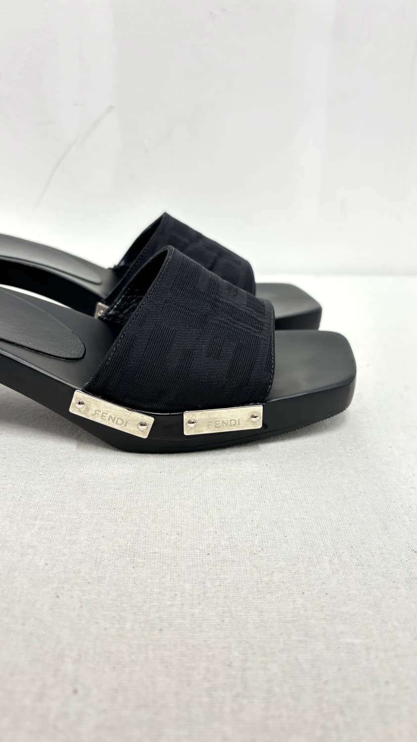 FENDI Zucca Mule Heels 상품이미지3