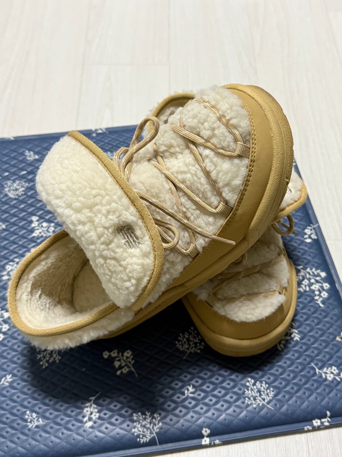 뉴발란스 플러피웜 베이지 240 상품이미지1