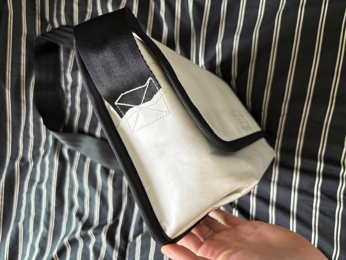 아더에러 스몰 트레이스 이스티 메신저백 상품이미지7