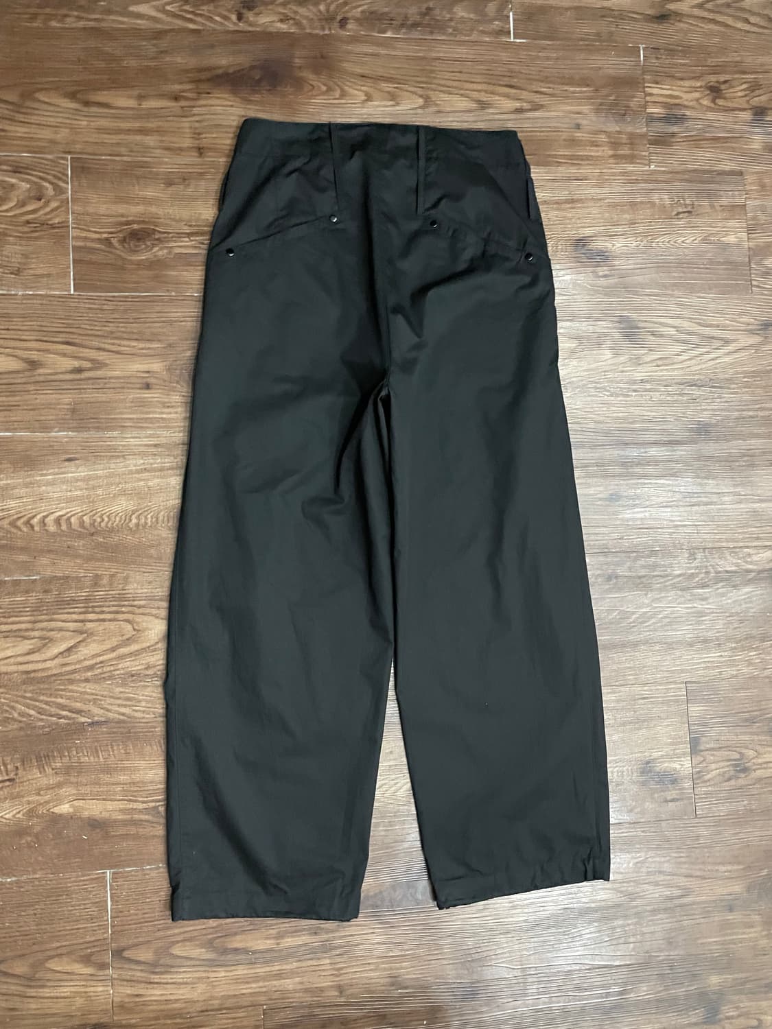 해칭룸 딥플리츠 트라우저 V2 블랙 상품이미지8