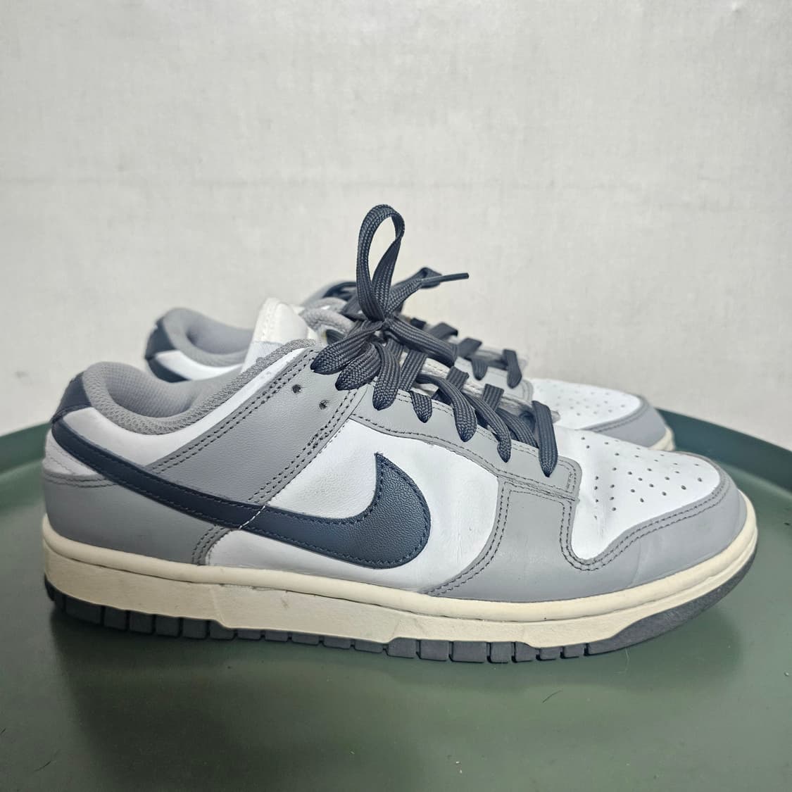 255나이키 덩크 로우 회색/흰색 운동화 상품이미지1