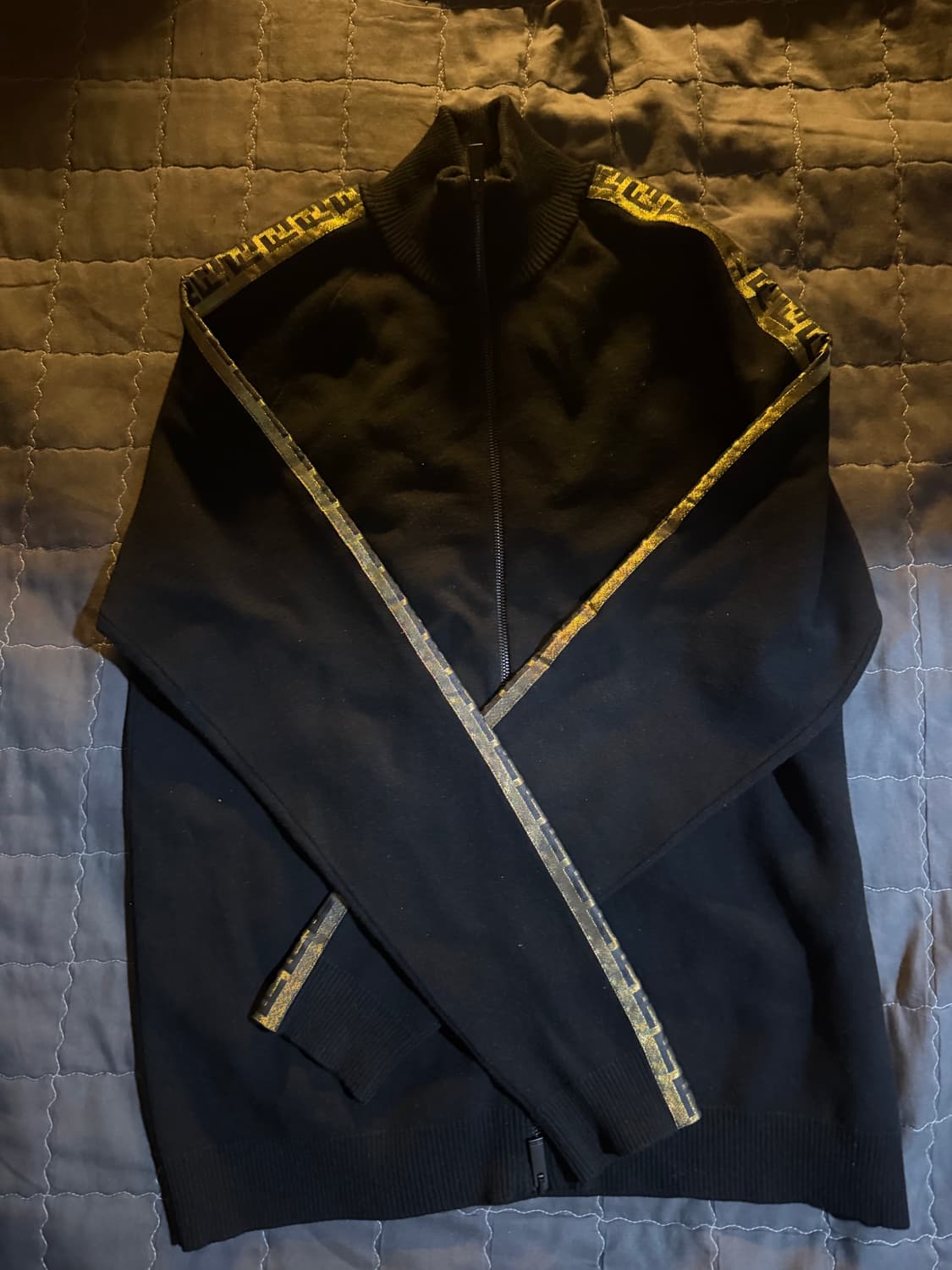 펜디 로고 테이프 블랙 집업 가디건 상품이미지2