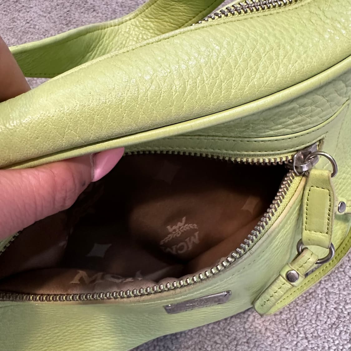 MCM 엠씨엠 빈티지 라임 숄더백 상품이미지3