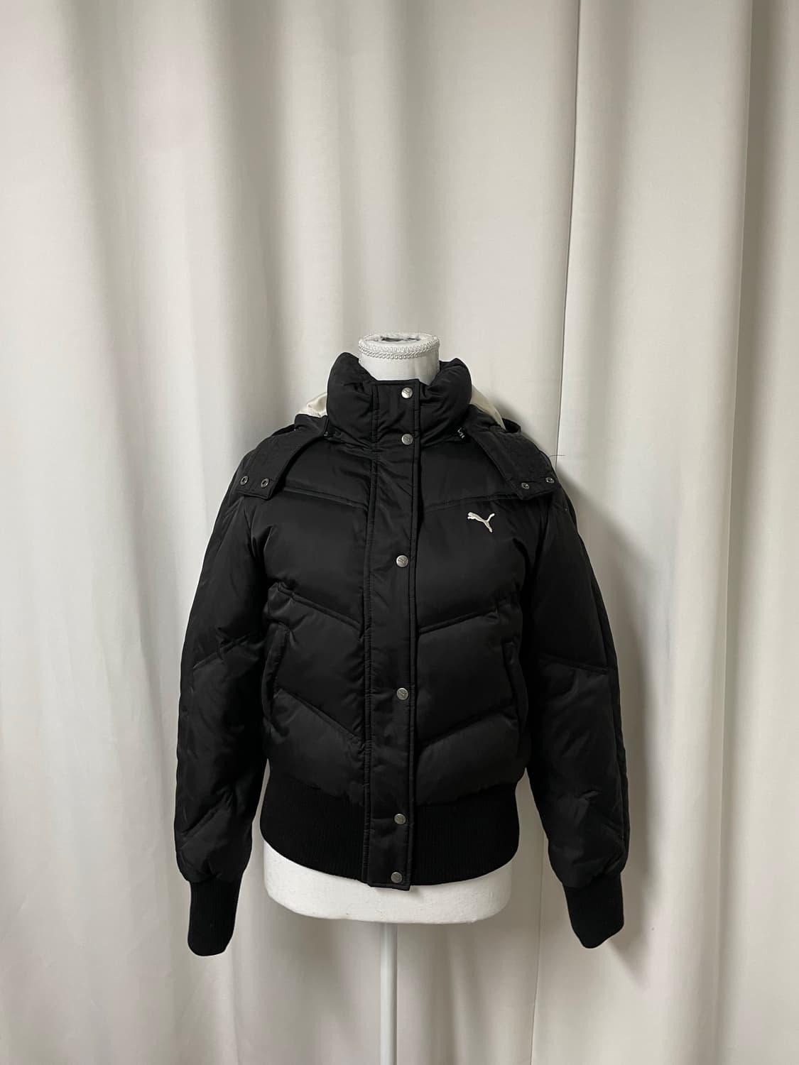 유일매물)푸마 Y2K 딱붙 슬림핏 후드 숏패딩 덕다운 상품이미지5