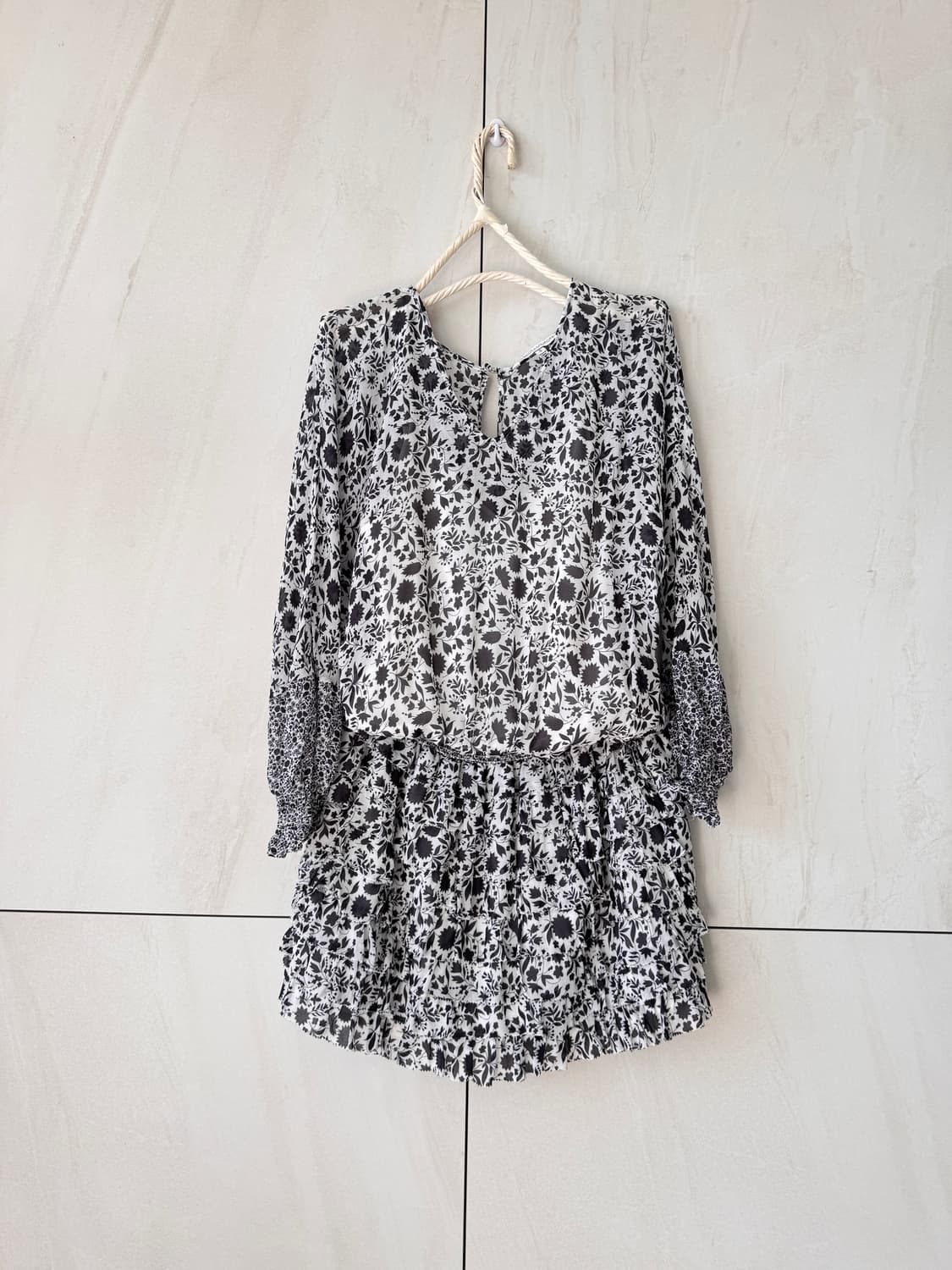 리퍼브 제품 뉴욕에서 구입REBECCAMINKOFF 플라워 패턴 미니 원 상품이미지6