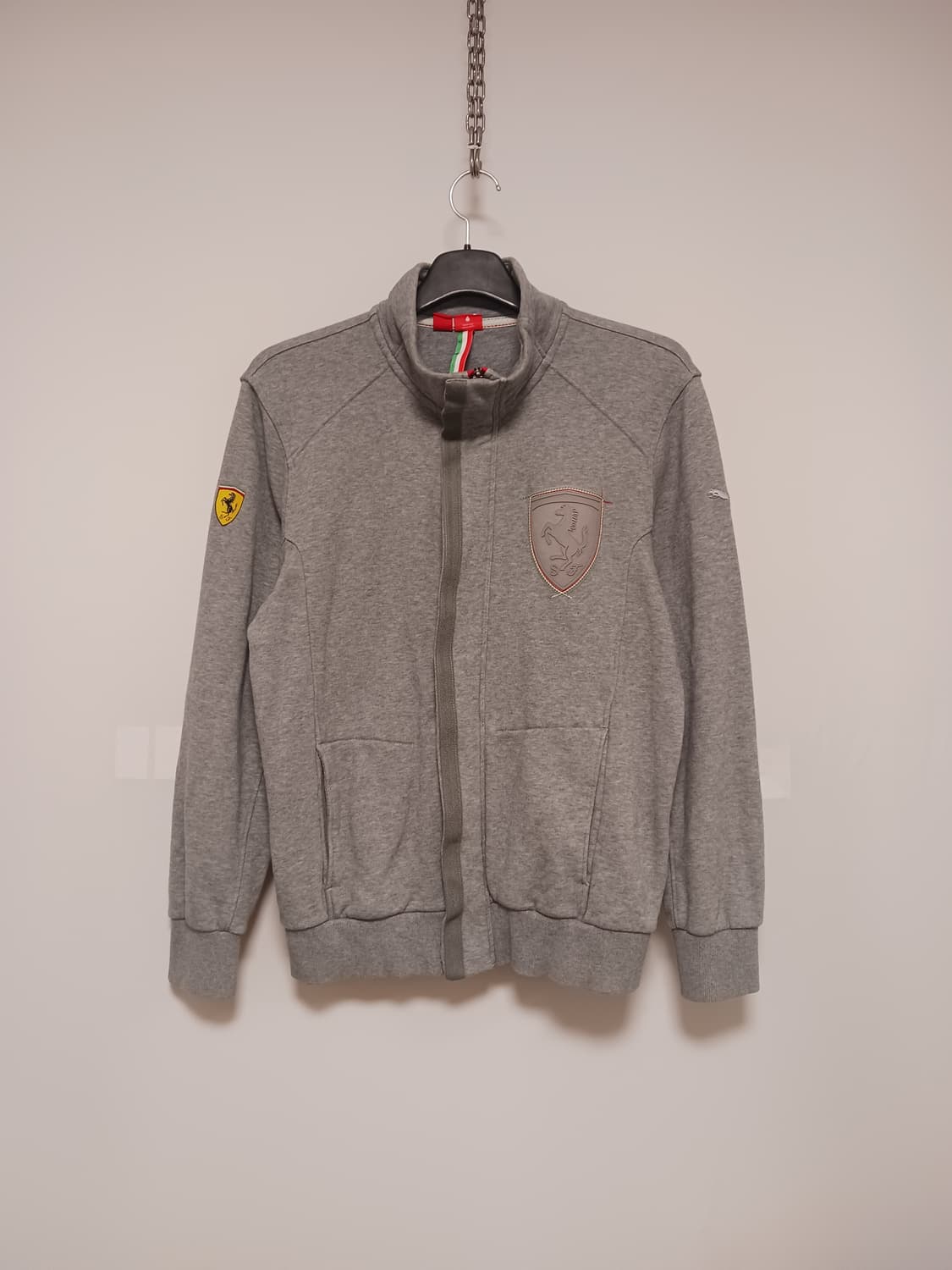 푸마 올드스쿨 레이싱 페라리 집업 상품이미지1