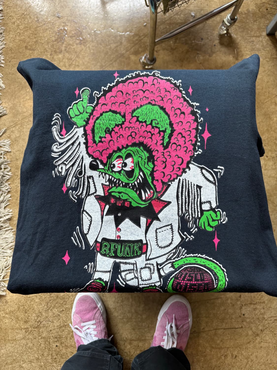 gildan 랫 핑크 부틀렉 티셔츠 상품이미지2