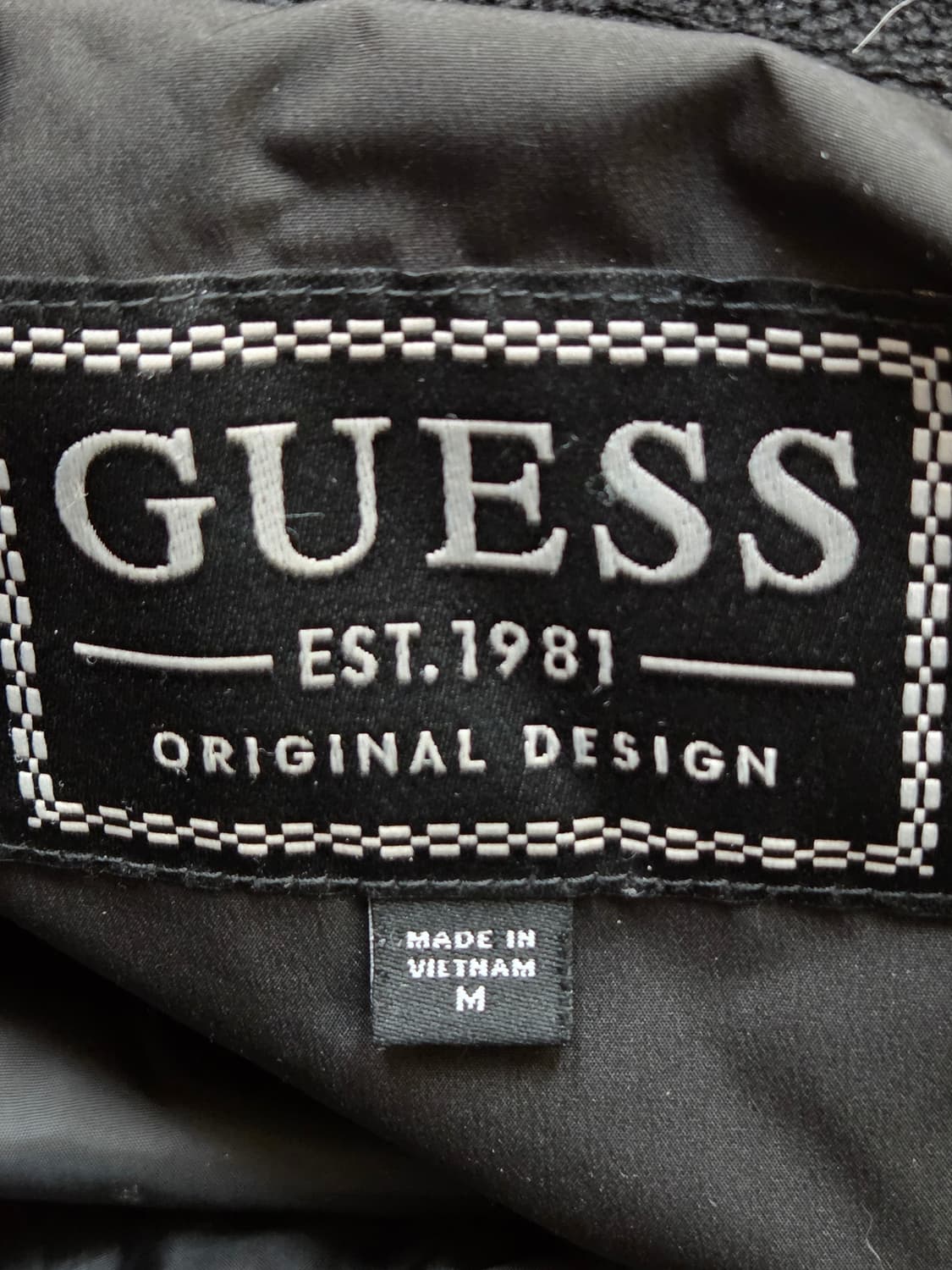 게스 블랙 오리털 패딩 M사이즈(95)입니다. 빵빵한 스타일이고, 목까지 상품이미지7