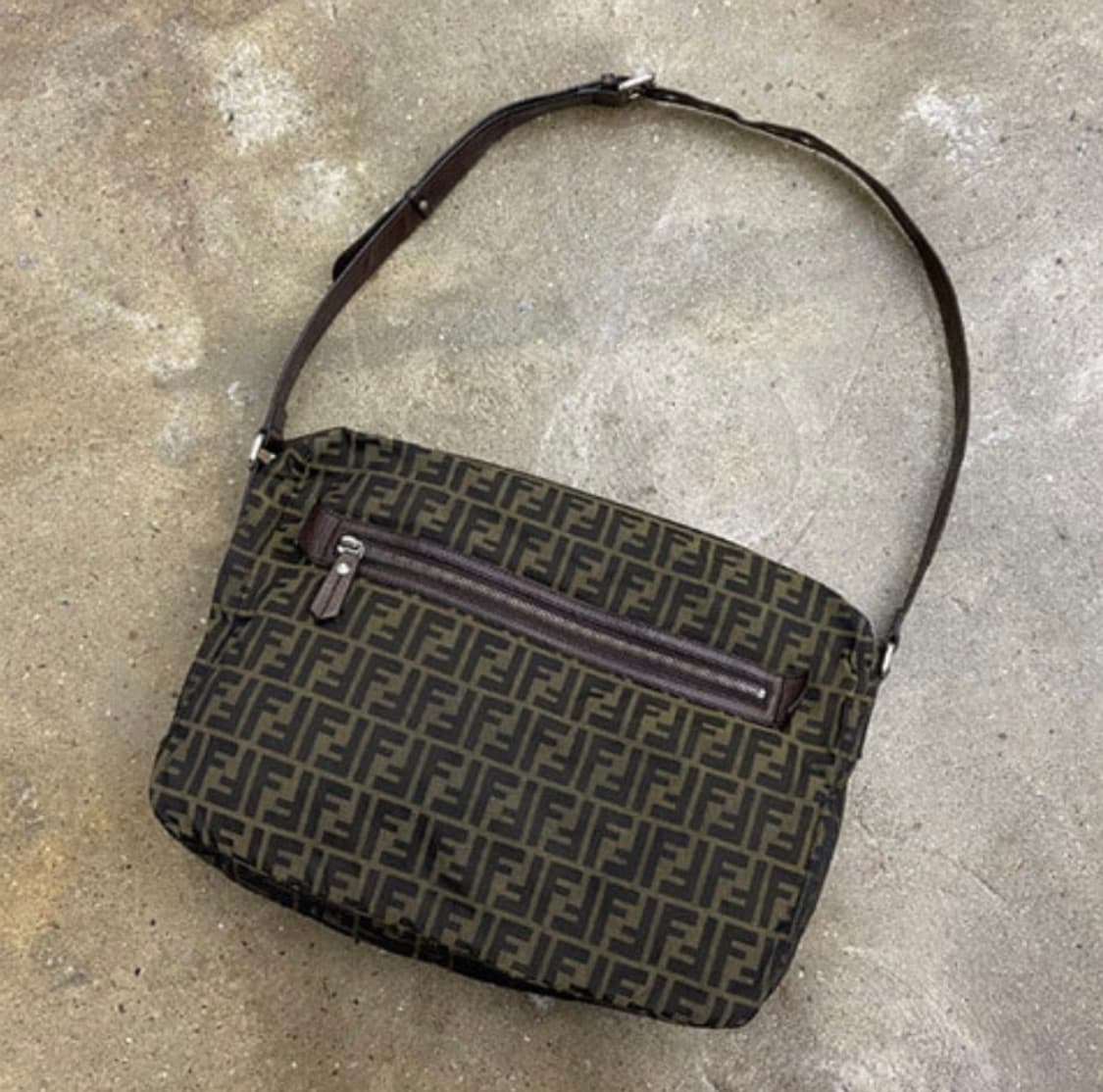 펜디 주카 크로스백 상품이미지1