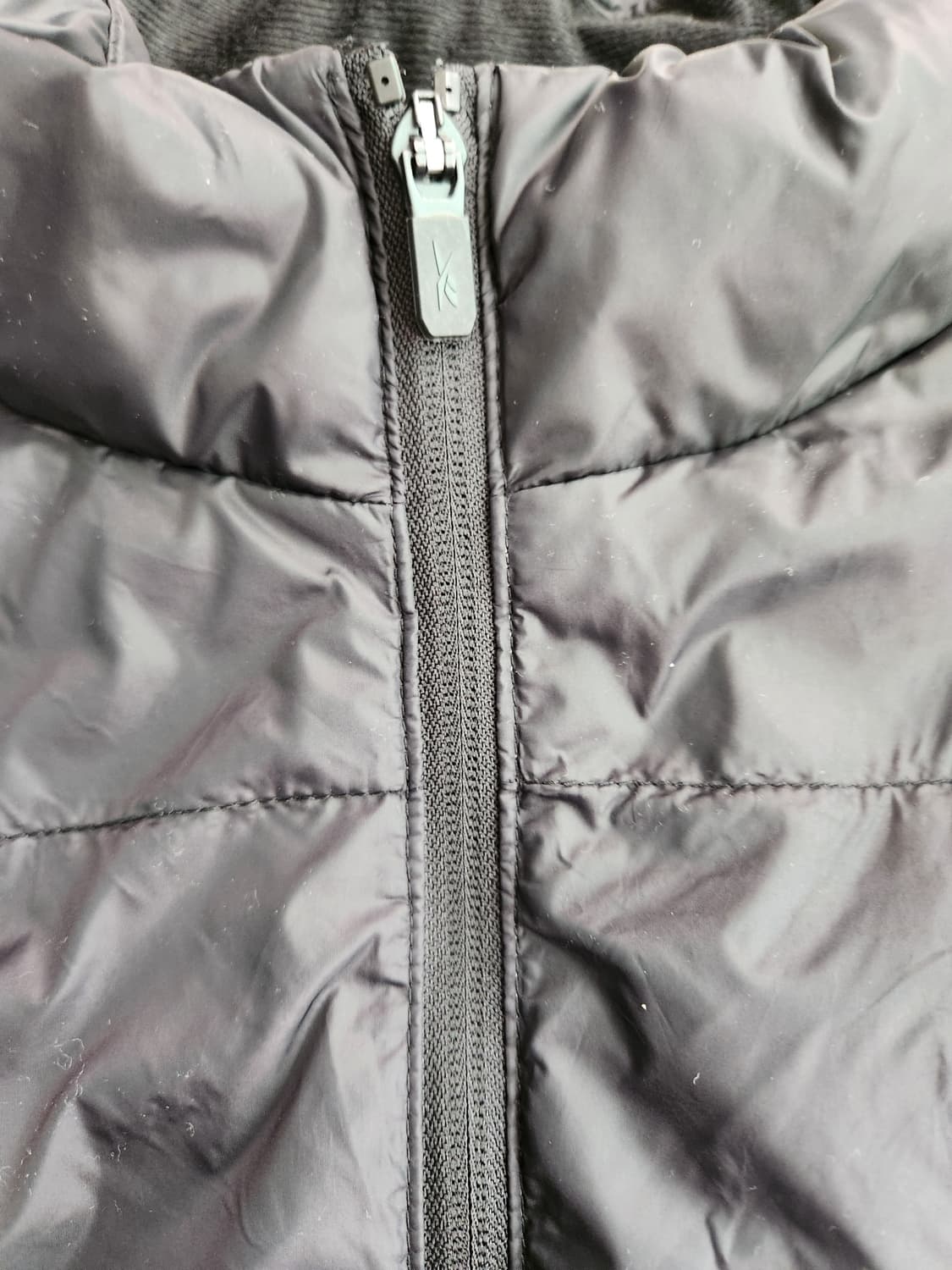 새상품급)리복 블랙 패딩조끼 HS M VEST사이즈110 상품이미지2