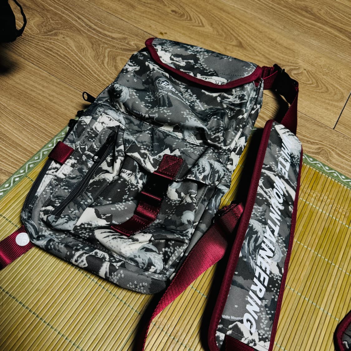 이스트팩 X 화이트 마운티니어링 베스트 백 상품이미지2