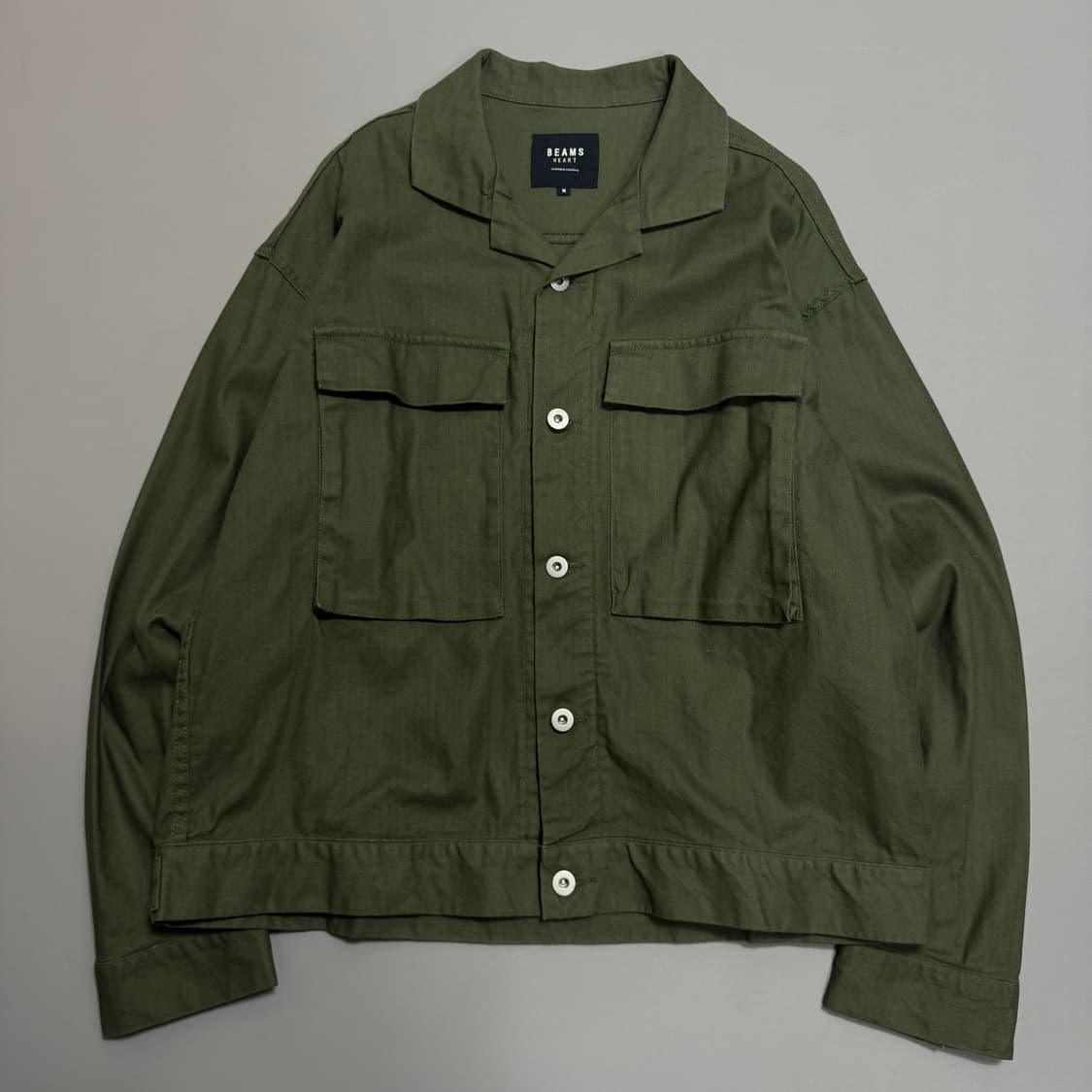 빔즈(BEAMS HEART) 올리브컬러 코튼 오픈 칼라넥 트러커 자켓 상품이미지6