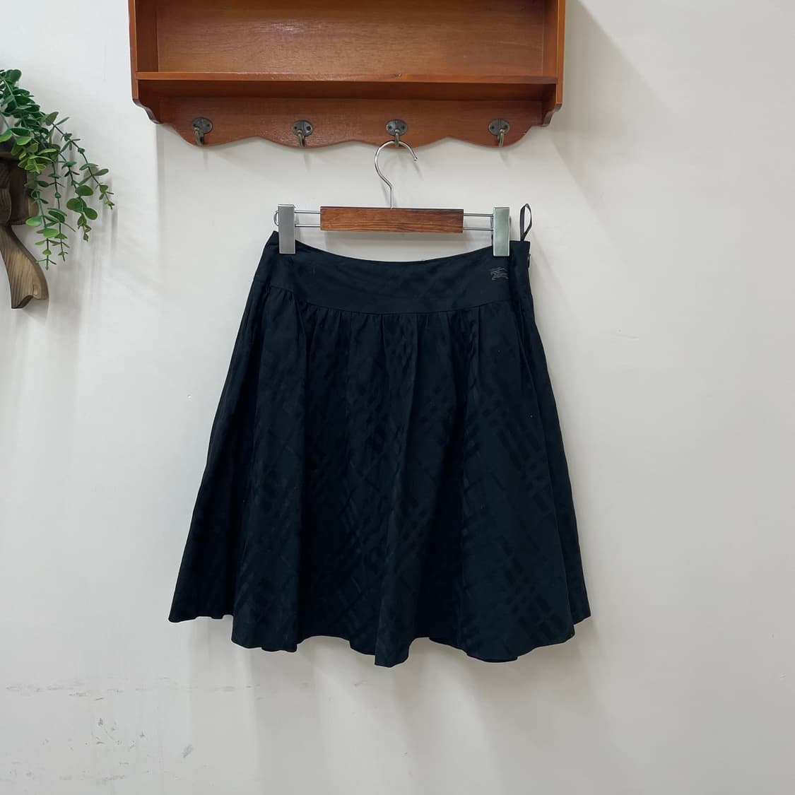 버버리 블랙 체크 백 리본 디테일 미디 스커트 상품이미지1