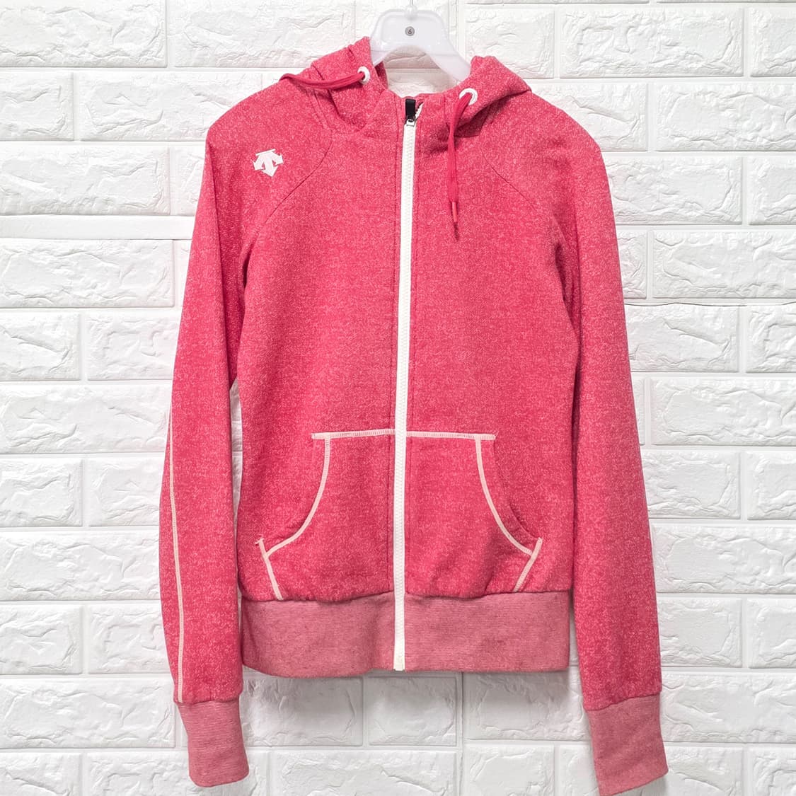 택포// 데상트 핑크 후드 집업 S  상품이미지1