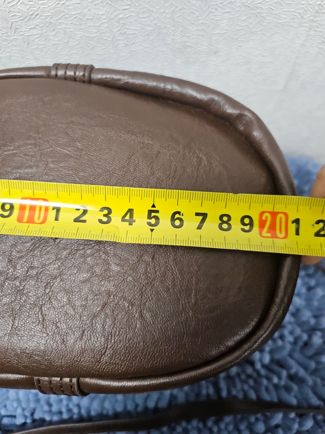 브라운 인조가죽 원통형 토드 크로스백 상품이미지8