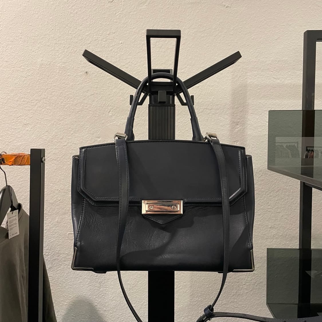 알렉산더왕 레더 핸드백/크로스백 네이비 상품이미지3