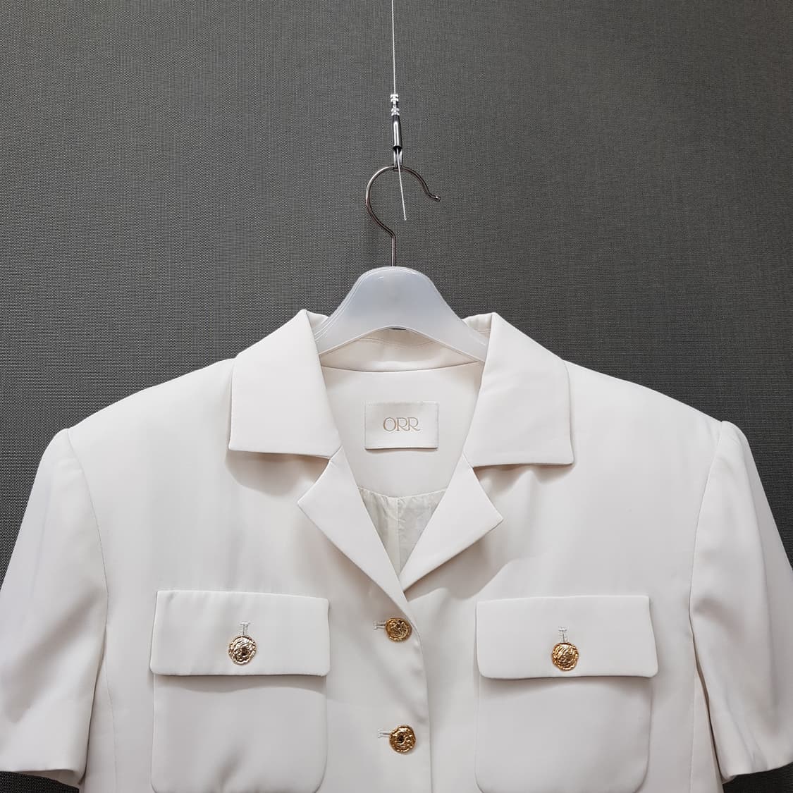 오르 2024 골드 버튼 크롭 반팔 자켓 블라우스 M사이즈 상품이미지3