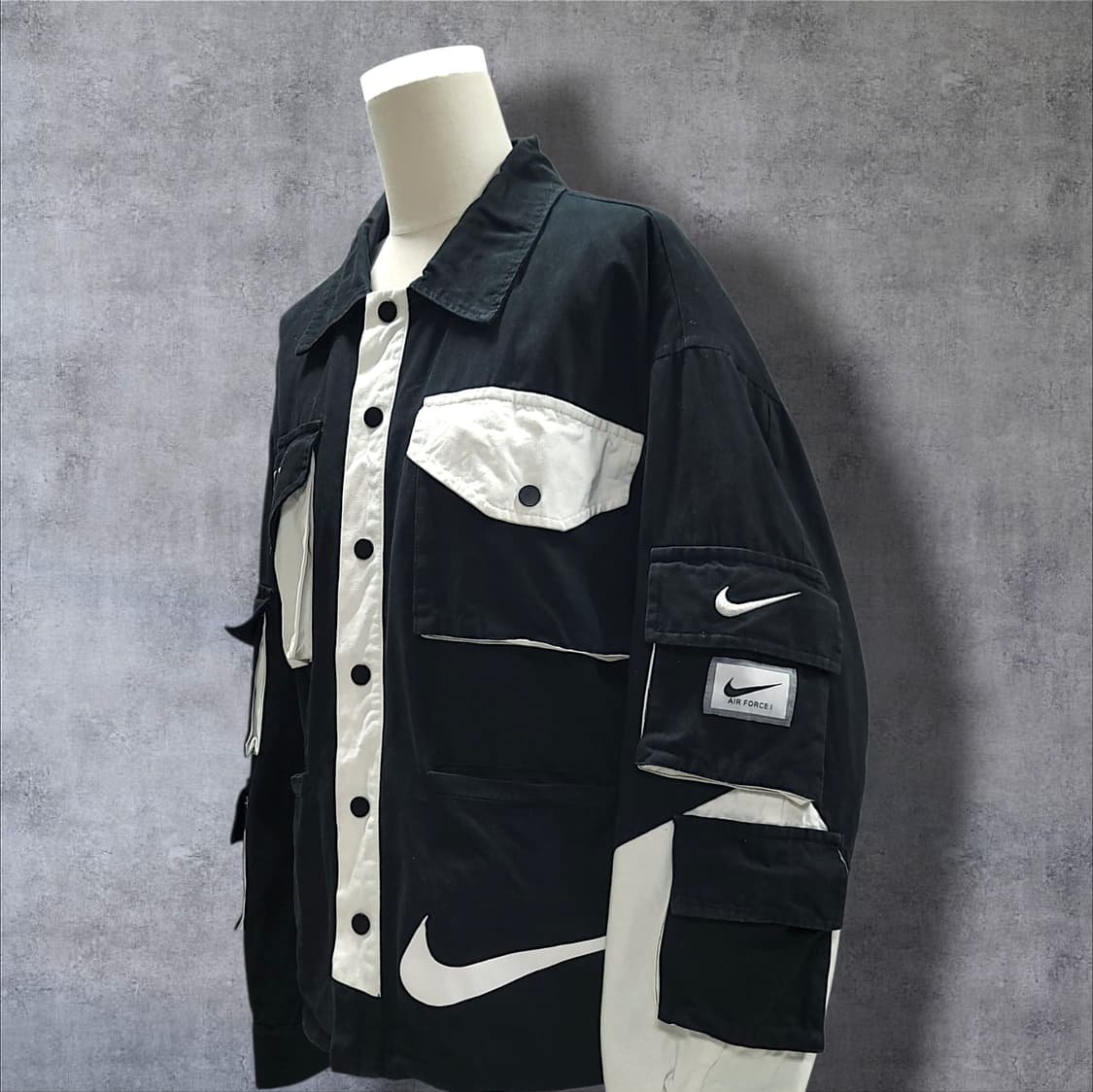 [L] 나이키 에어포스원 블랙&화이트 올드스쿨 유틸리티 자켓 상품이미지3