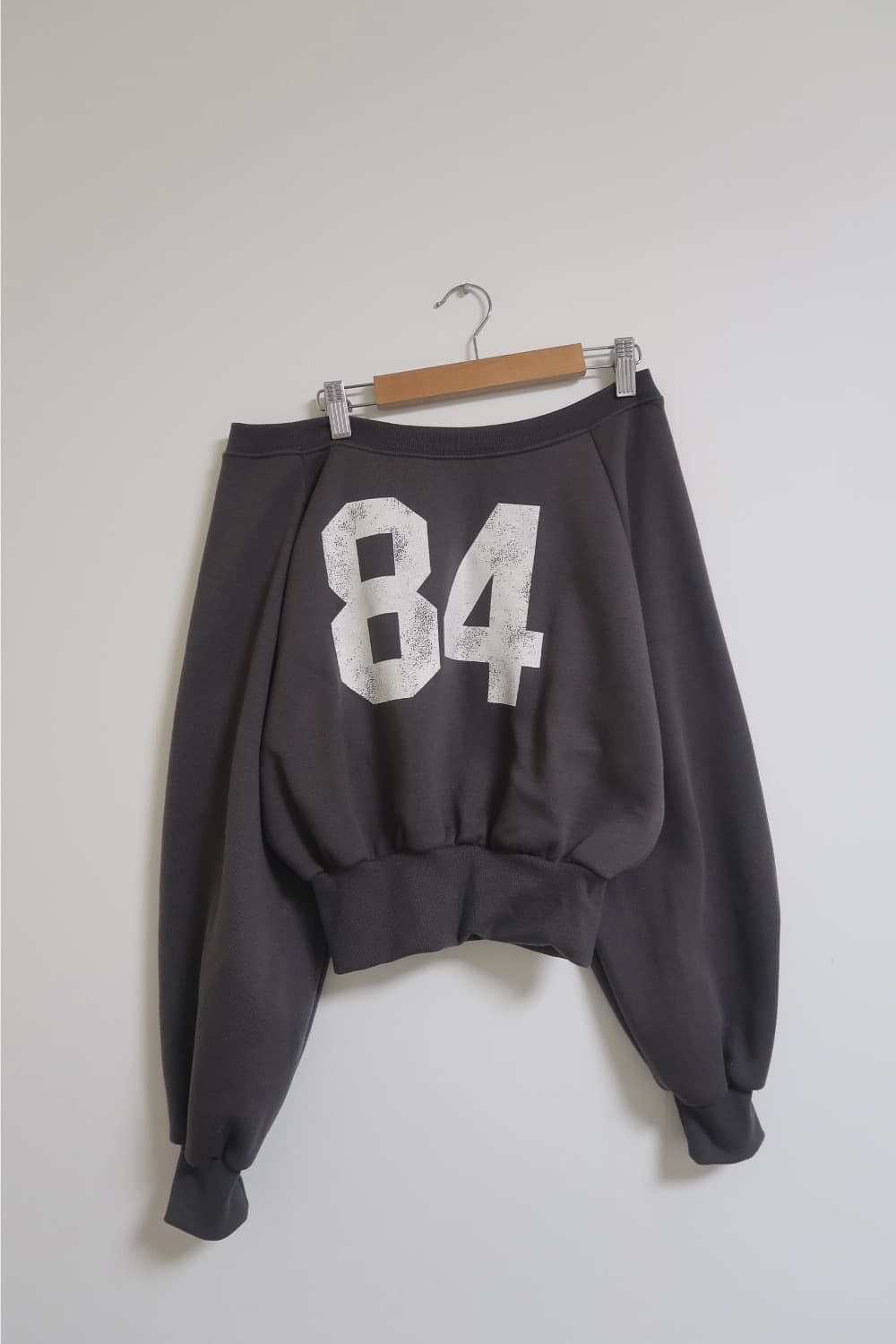 원숄더 크롭 맨투맨 상품이미지3