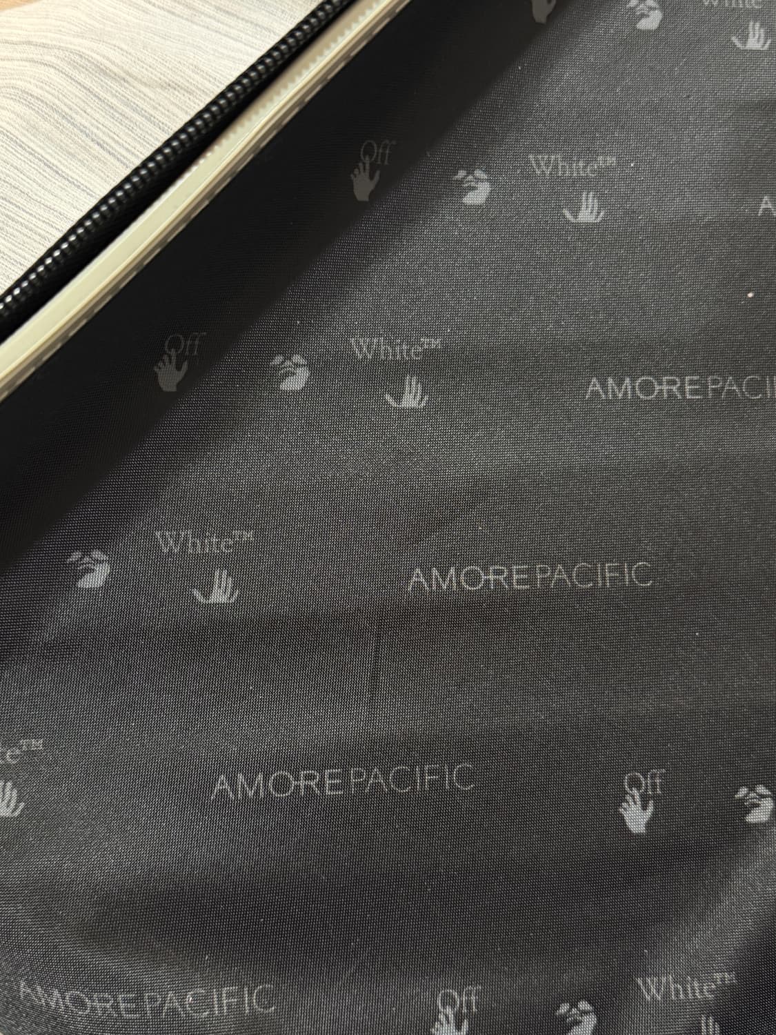 오프화이트 아모레퍼시픽 프로텍션 박스 상품이미지4