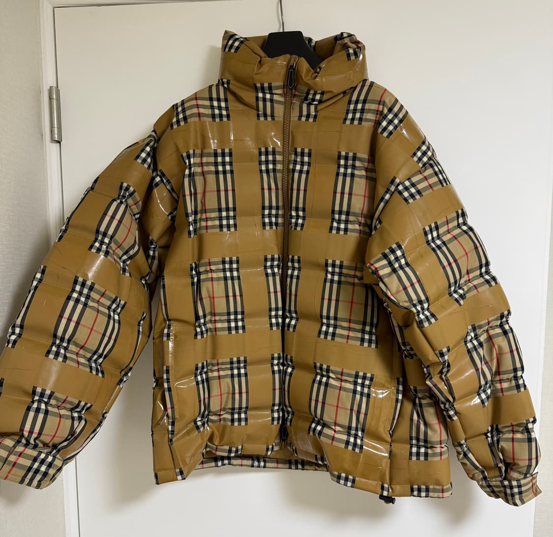 버버리 테잎 오버핏 패딩 (L) 상품이미지3