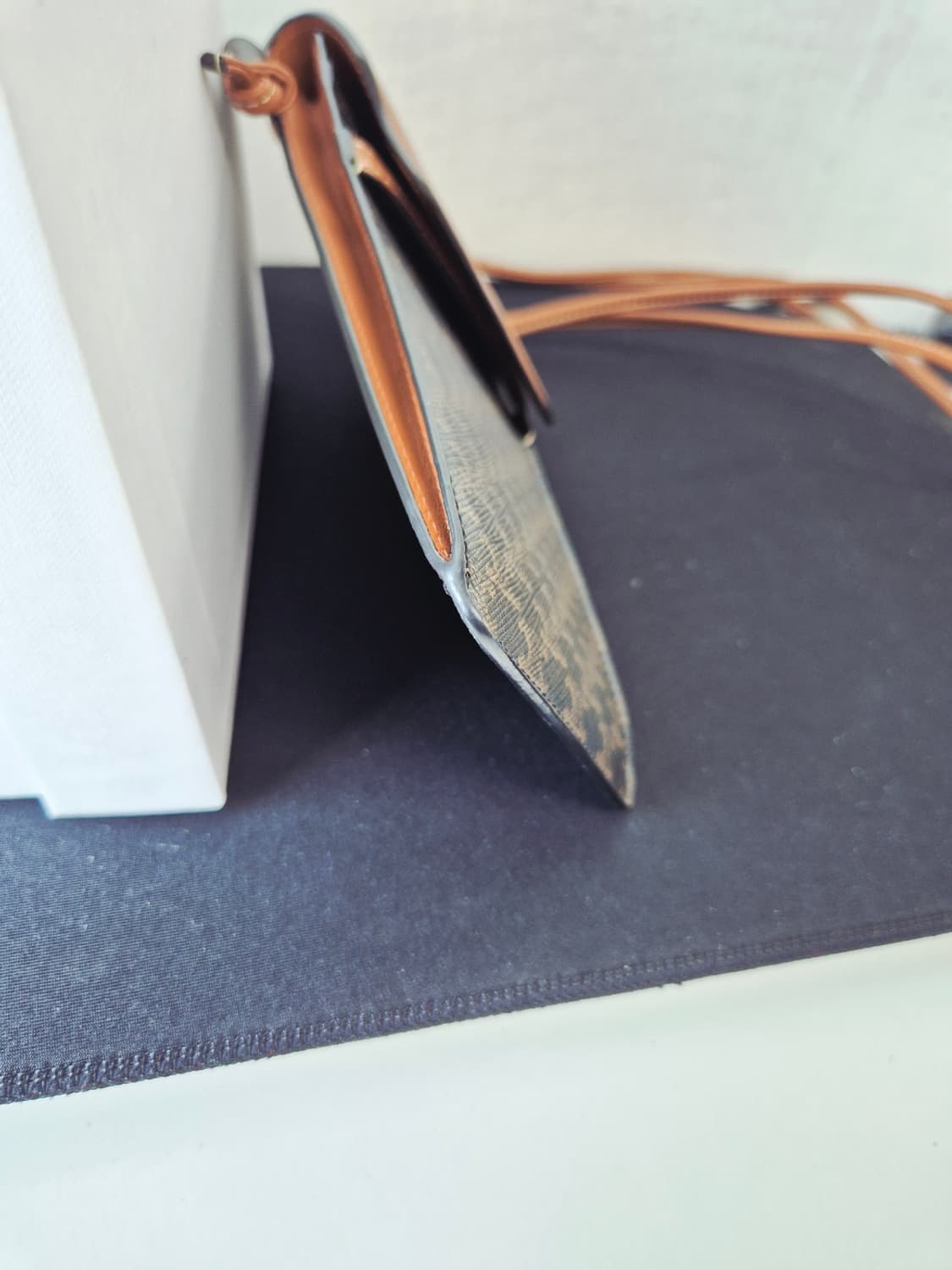 셀린느 트리옹프 폰파우치 플랩 크로스백 상품이미지5