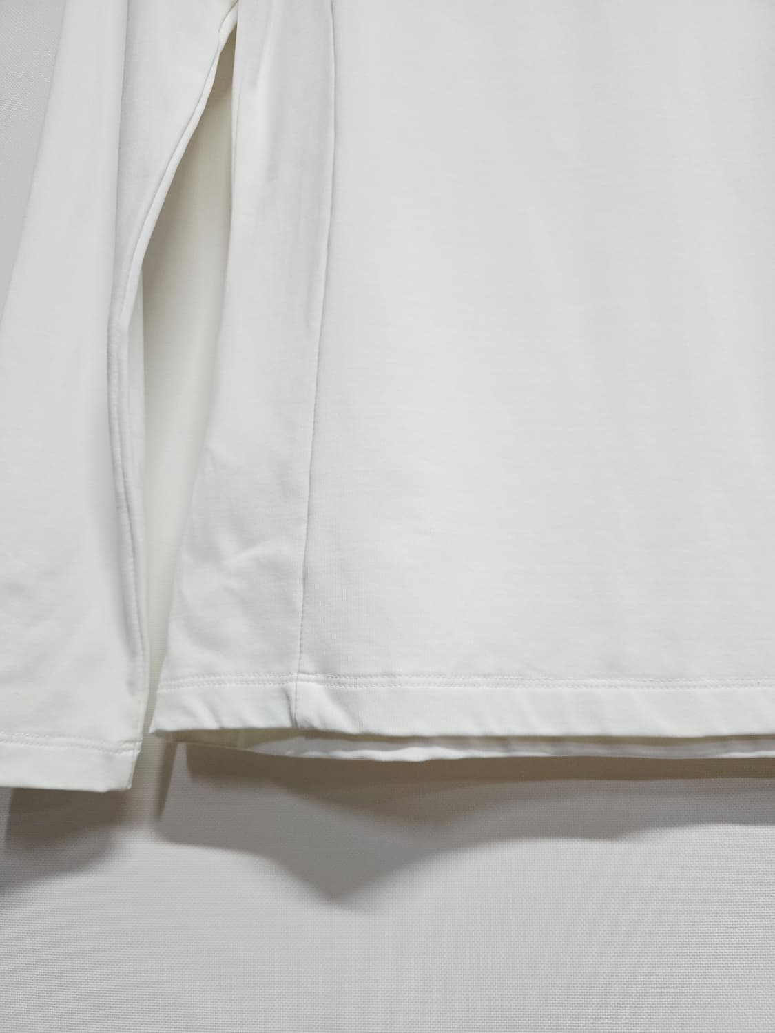 겔러웨이 화이트 블랙 배색 긴팔 티셔츠 상품이미지6