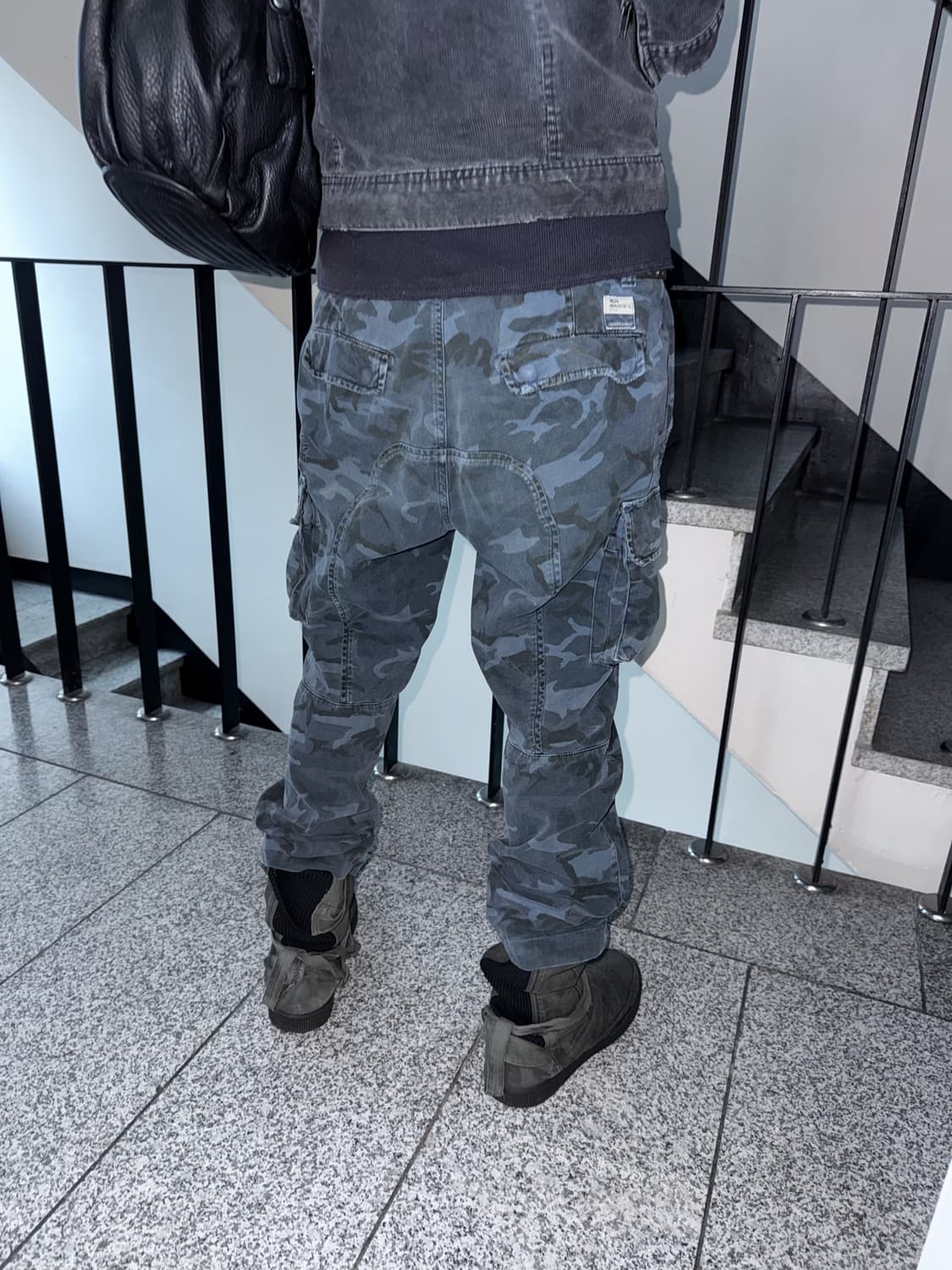 blue camo cargo pants 상품이미지1