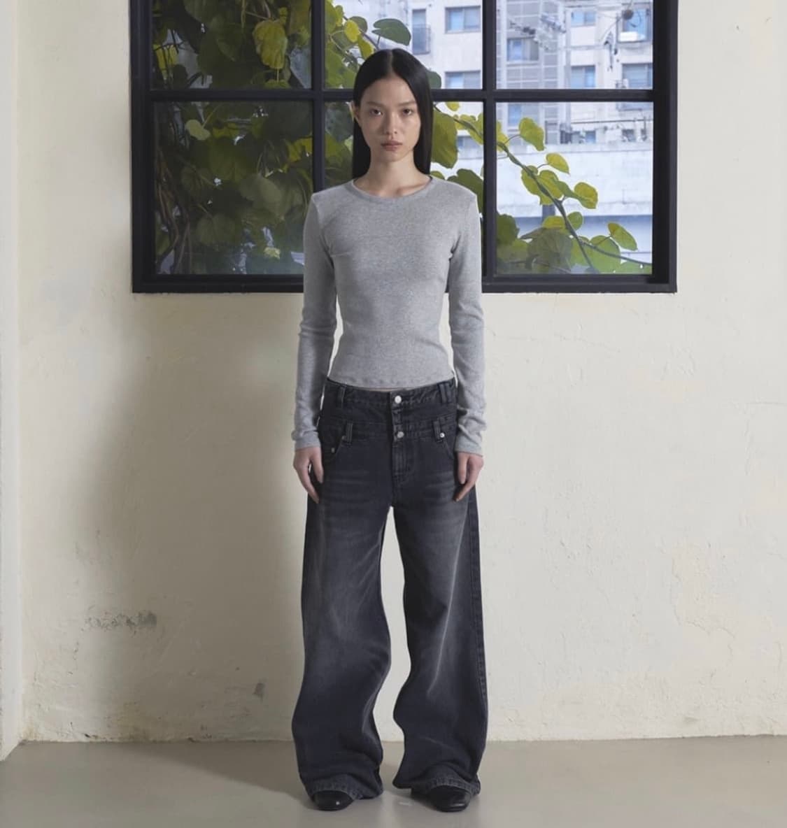 오데스 백 버튼 티셔츠 상품이미지2